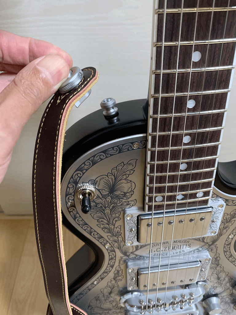 エレキギターを買ったら買うべき3つのアイテム（ギタークロス、ギターストラップ、ストラップロックピン）を正直に解説  正直ブログ