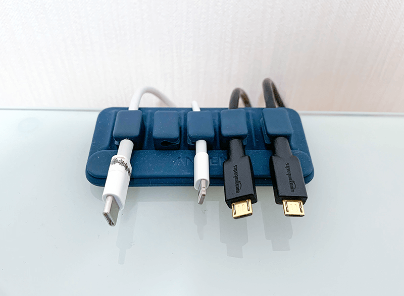 超便利なグッズ：Anker Magnetic Cable Holder マグネット式 ケーブルホルダー ライトニングケーブル USB-C ケーブル Micro USB ケーブル 他対応 (ブルー)