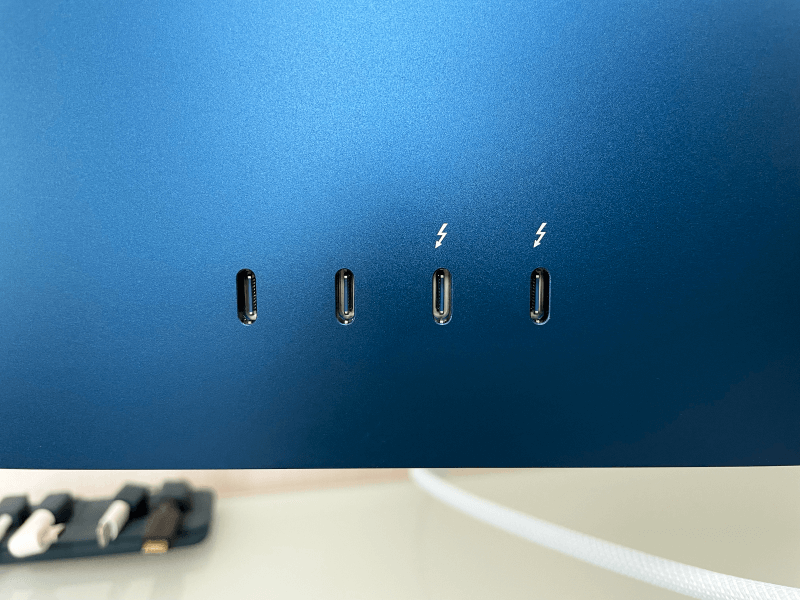 iMac2021年版（M1チップ）Thunderbolt / USB 4ポートが2つ、USB 3ポートが2つ。